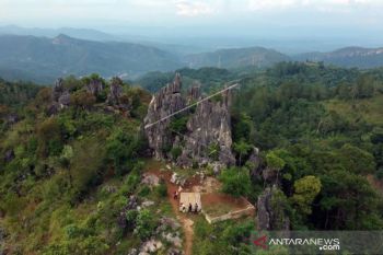 OBJEK WISATA BATU RUNCIANG