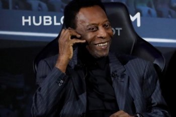 Pele mengalami depresi karena  masalah kesehatannya
