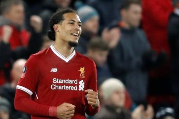 Ini alasan Van Dijk pilih Sterling sebagai pemain terbaik di Inggris