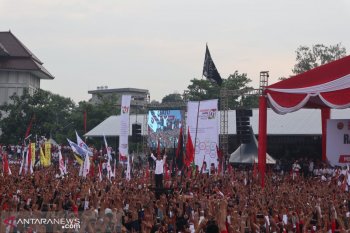 Jokowi minta pendukungnya untuk mengubur hoaks