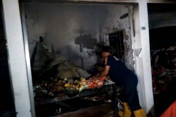 Kebakaran di Pasar Manis Purwokerto dipadamkan (VIDEO)