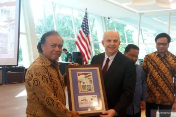 RI-AS terbitkan prangko 70 tahun hubungan diplomatik