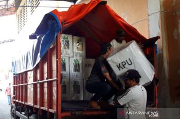 KPU Temanggung kirim logistik pemilu ke PPK