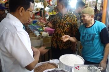 Kemendag tinjau harga pangan di Pasar Raya Padang, cabai turun bawang naik (Video)