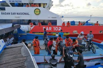 Basarnas evakuasi Kapal Rute Kendari-Wawonii alami mati mesin