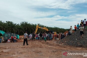 Ratusan warga  Mesuji  demo Waskita