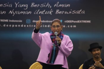 Keberadaan kapal asing akibatkan jumlah nelayan turun, kata Susi