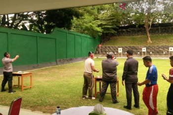 Uji kemampuan menembak, Ali Mazi latihan di Makorem Kendari