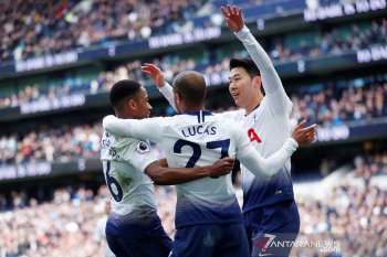 Tottenham cukur Huddersfield 4-0
