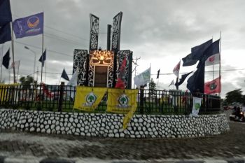 APK parpol dan caleg masih bertebaran di Timika