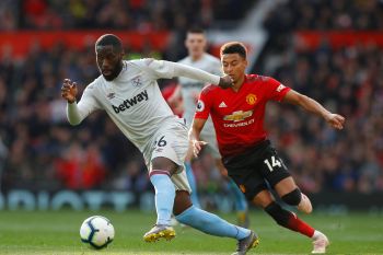 West Ham  keluarkan larangan seumur hidup fans  yang rasis