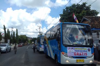 Ongkos angkutan BRT di Baturaja dibayar dengan sampah