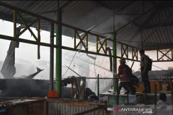Pasar tradisional Pagesangan Kota Mataram terbakar
