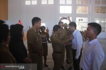 Bupati Sumendap larang CPNS pindah tugas
