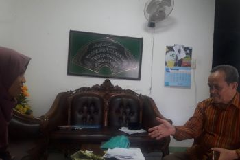Guru Besar Unhas jadi Petugas KPPS di TPS Gubernur M