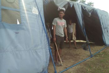 TPS di lokasi pengungsian korban likuefaksi Palu mulai didirikan