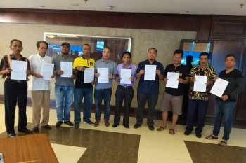 Relawan buat pernyataan sikap dugaan surat suara tercoblos