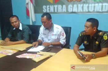 Bawaslu Kudus tangkap dua orang diduga bagikan uang