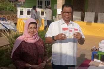 Bupati Rokan Hilir salurkan hak suara di TPS 19 Bagan Timur