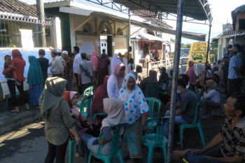 Warga Mataram ramai-ramai datangi TPS