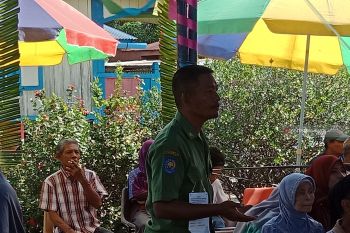 Asril bangga jadi Linmas TPS sejak pemilih pemula