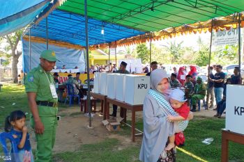 Warga Palembang antusias nyoblos, ramaikan setiap TPS