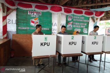 Mahfud MD  ajak keluarga ke TPS