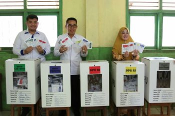 Wakil Bupati Lampung Timur Mencoblos di TPS 3