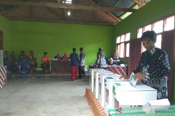 Pemilih di Dharmasraya rela antre hingga satu jam demi bisa mencoplos