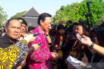 Sri Sultan HB X menilai seruan "people power" tidak perlu