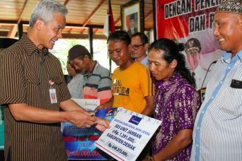 Bank Jateng bantu 555 warga tidak mampu