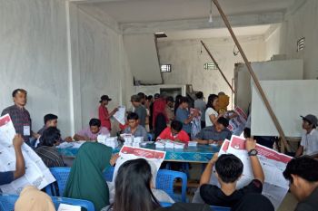 KPPS Kwamki digelandang ke kantor polisi karena terindikasi mabuk minuman keras