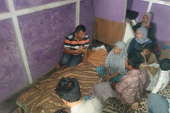 Nahas! Seorang remaja tewas seketika usai kesetrum tali kawat layangan