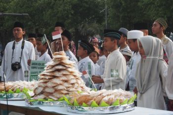 NU Jatim bagikan 1.440 apem "Nisfu Syakban"