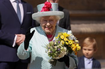 Ratu Elizabeth II selenggarakan nonton 'drive-in' di kediaman pribadi