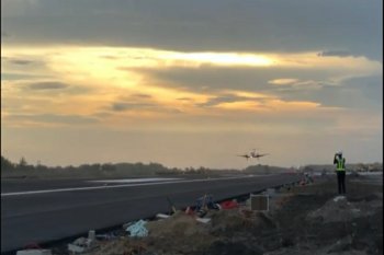 AP I uji coba penerbangan  di Bandara Internasional Yogyakarta