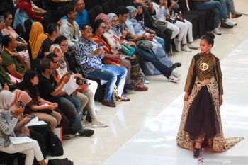 Parade 101 Kebaya