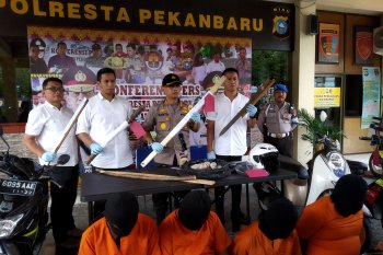 Polresta Pekanbaru bekuk pelaku penganiaya tiga polisi. Begini penjelasannya