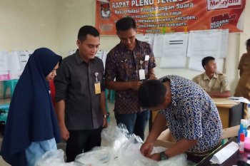 TPS 12 Sungai Lekop hitung ulang perolehan suara