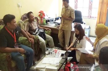Peserta rapat pleno rekapitulasi perolehan suara banyak sakit kepala