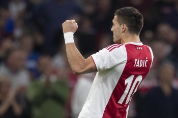 Ajax taklukkan Vitesse 4-2