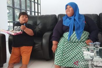 As Syfa dan Windi, penderita obesitas akut dari Sigi dirawat di RS