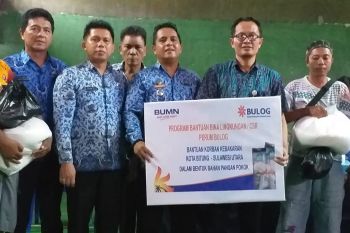 Bulog Sulawesi Utara serahkan CSR Korban Kebakaran Pasar Girian