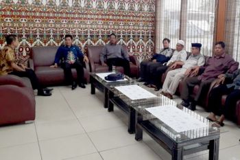 Bupati kunjungi pemondokan kafilah Bartim di Palangka Raya