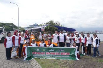 Kejati Sulut bersih-bersih pantai Manado