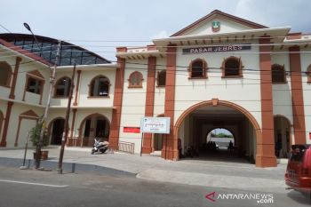 Sepi pengunjung, pedagang Pasar Jebres Solo enggan tempati kios