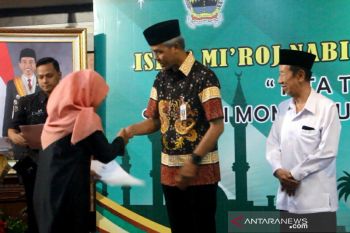 Keluarga dari 46 petugas pemilu di Jateng terima santunan