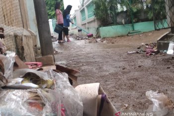 Warga minta Pemprov DKI kerahkan damkar bersihkan lumpur