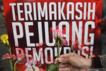 Pengorbanan para "Pahlawan Demokrasi"