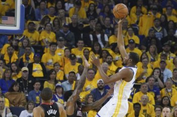 Rockets 104-100, Durant pimpin Warriors
